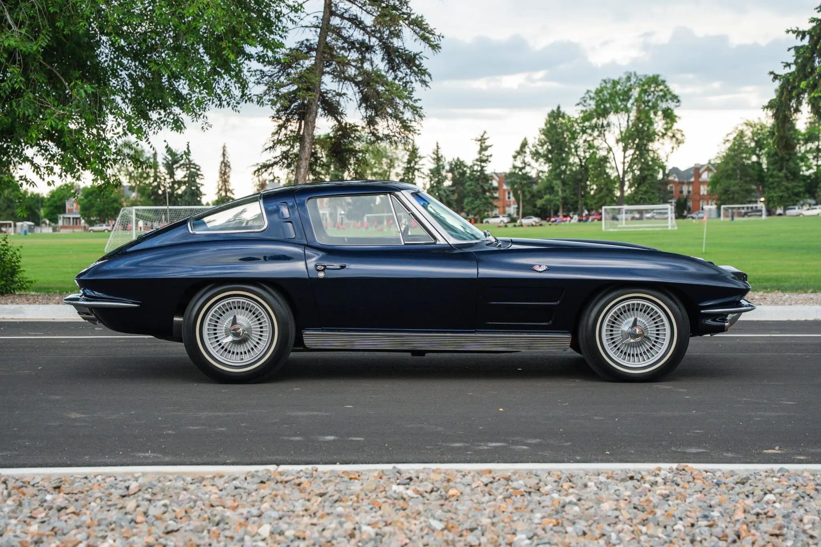 1963 Chevrolet Corvette Split-Window Coupe L76 327/340 4-Speed photo 3