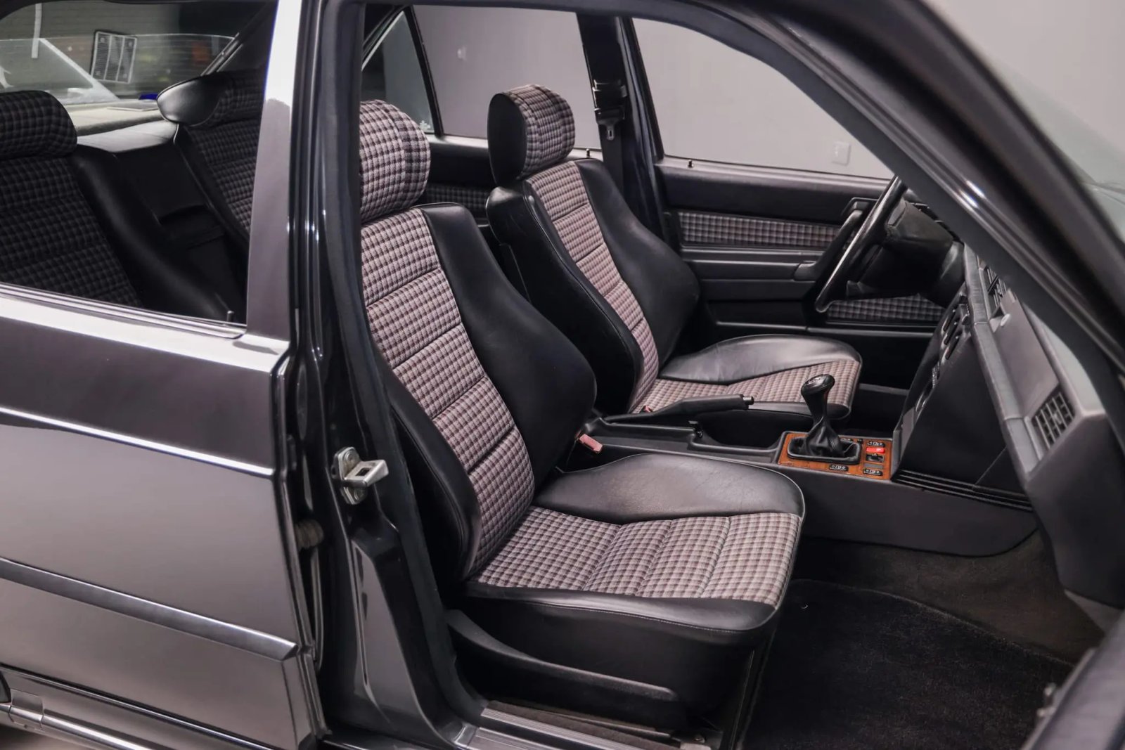1990 Mercedes-Benz 190E 2.5-16 Evolution II photo 4