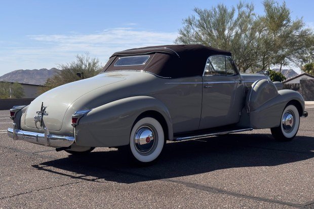 1939 Cadillac Fleetwood Series 75 Convertible Coupe photo 2