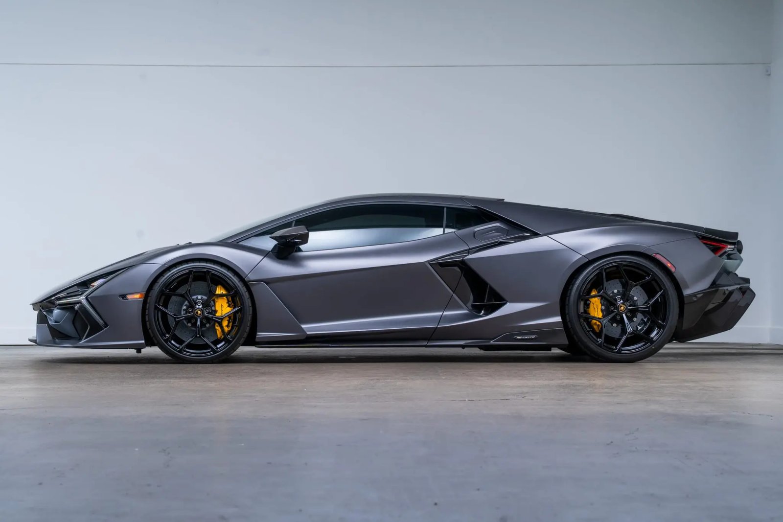 2025 Lamborghini Revuelto photo 4