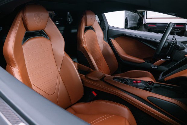 2025 Lamborghini Revuelto photo 5