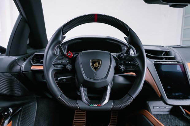 2025 Lamborghini Revuelto photo 6
