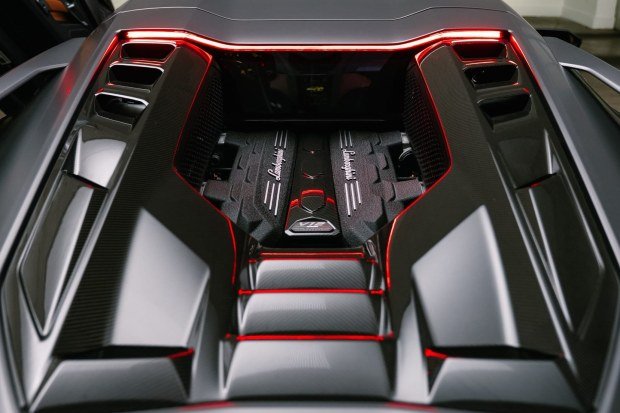 2025 Lamborghini Revuelto photo 7