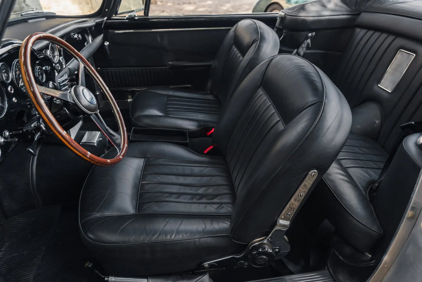 1964 Aston Martin DB5 Convertible photo 5