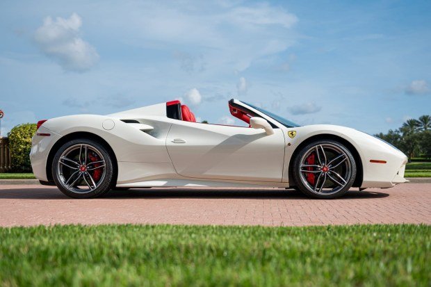 2018 Ferrari 488 Spider photo 3