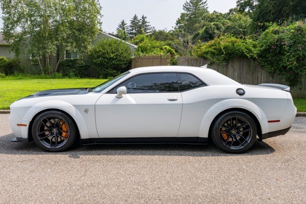 10k-Mile 2018 Dodge Challenger SRT Hellcat Widebody 6-Speed photo 3