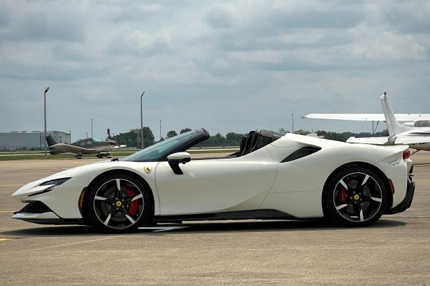 2023 Ferrari SF90 Spider photo 3