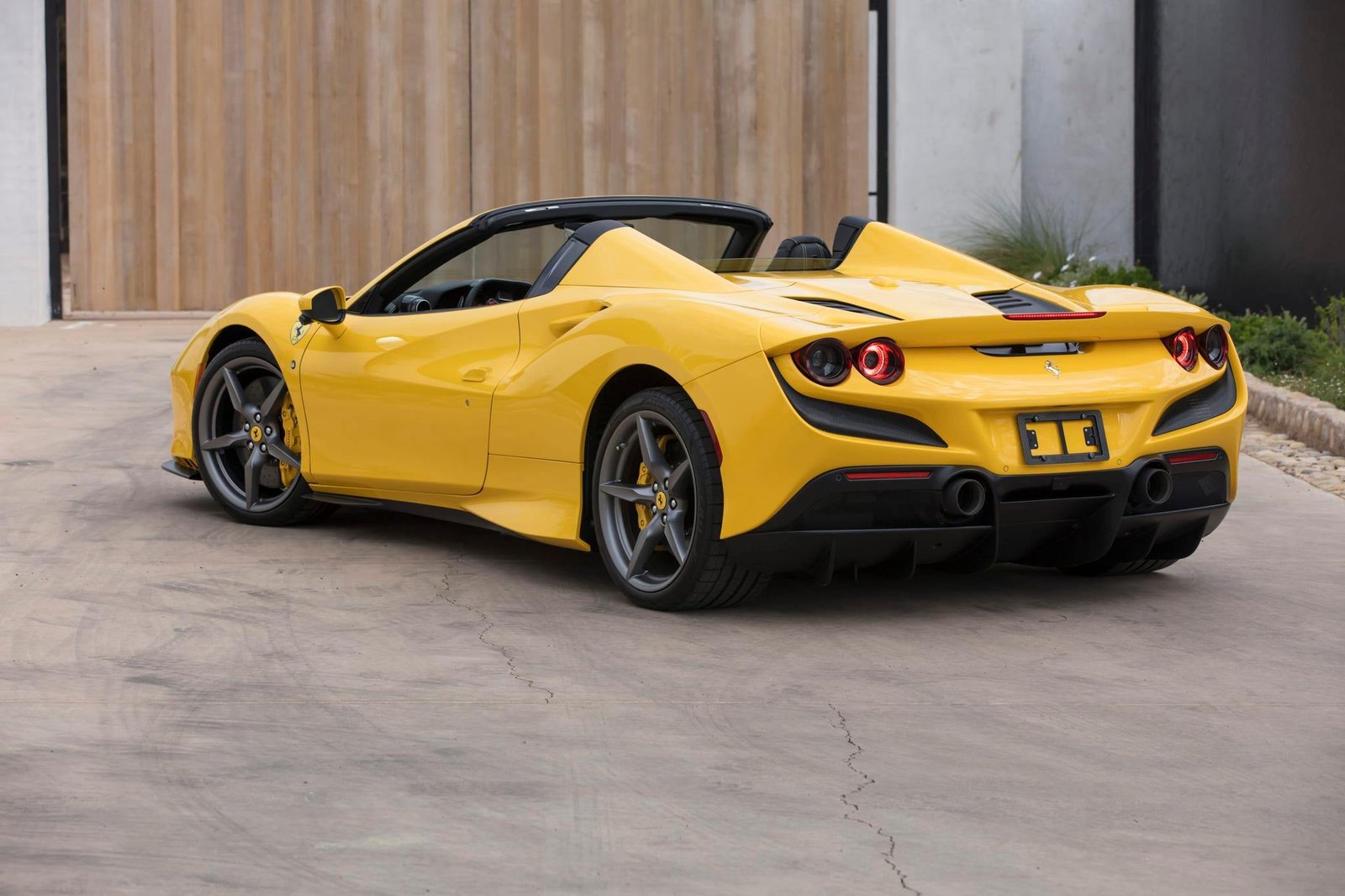 2022 Ferrari F8 Spider photo 2