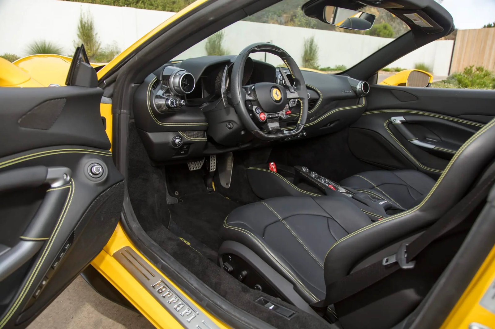 2022 Ferrari F8 Spider photo 4