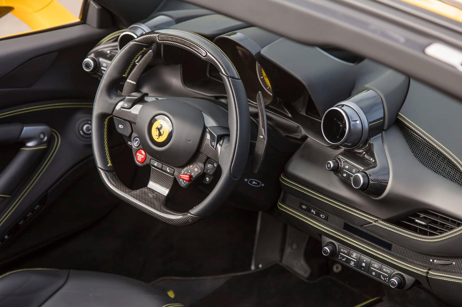 2022 Ferrari F8 Spider photo 5