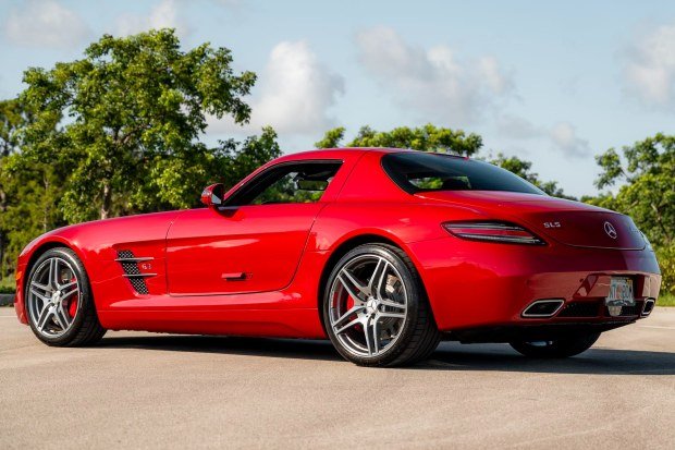 6k-Mile 2012 Mercedes-Benz SLS AMG photo 2