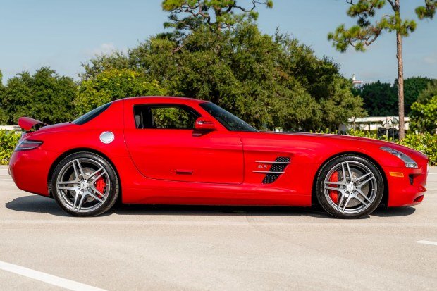 6k-Mile 2012 Mercedes-Benz SLS AMG photo 3