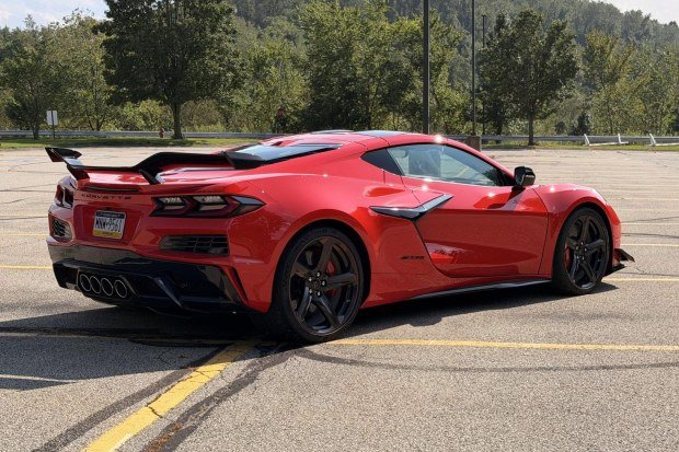 244-Mile 2024 Chevrolet Corvette Z06 Coupe 3LZ Z07 photo 2