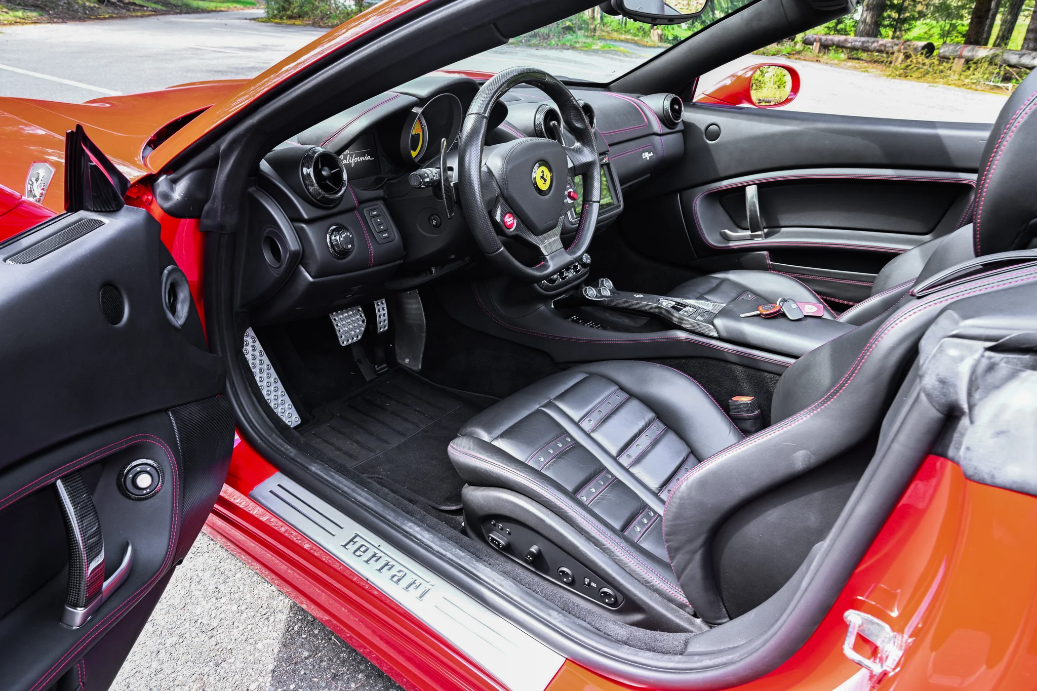 10k-Mile 2013 Ferrari California photo 3