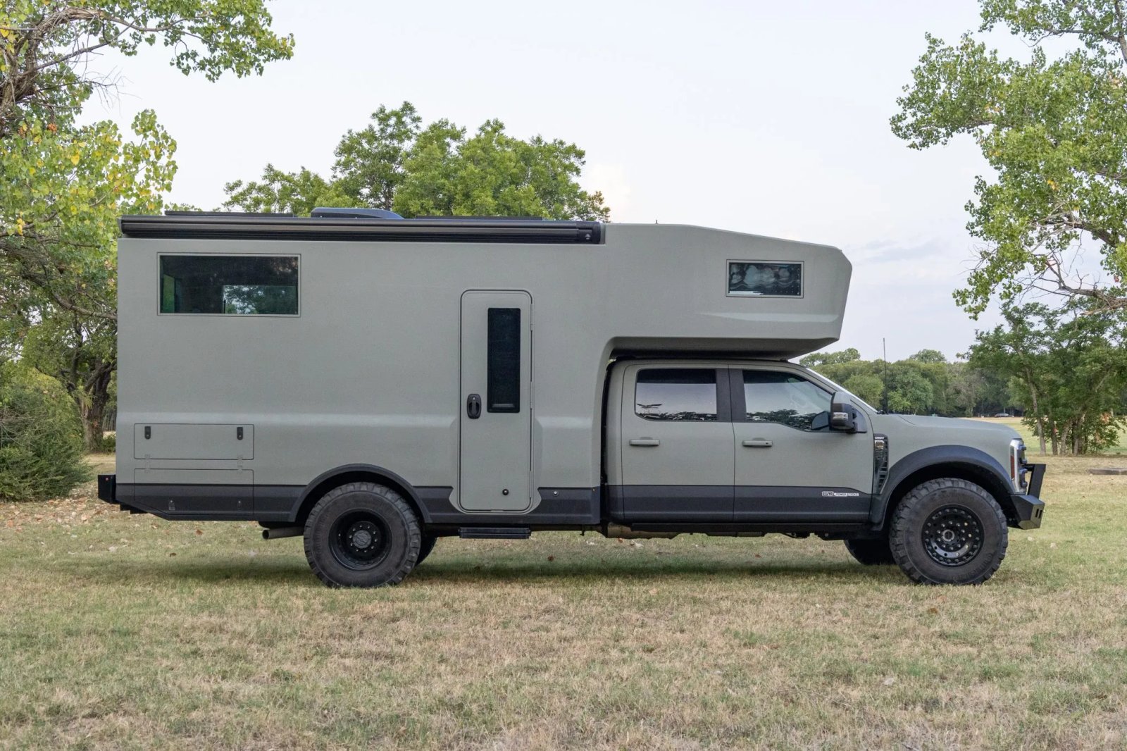 2024 Ford F-550 Super Duty Crew Cab Lariat Power Stroke w/Ever Overland Camper photo 3
