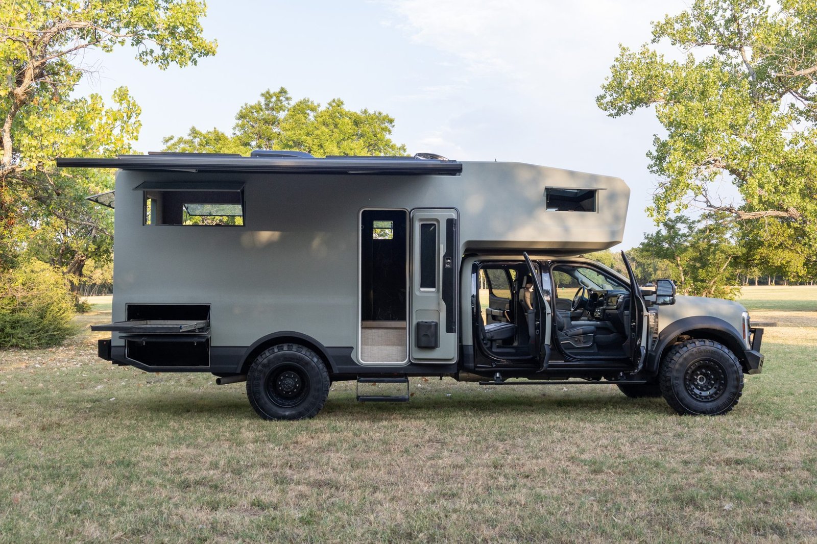 2024 Ford F-550 Super Duty Crew Cab Lariat Power Stroke w/Ever Overland Camper photo 4