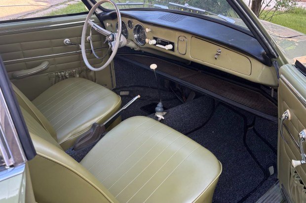 1.6L-Powered 1960 Volkswagen Karmann Ghia Coupe photo 4