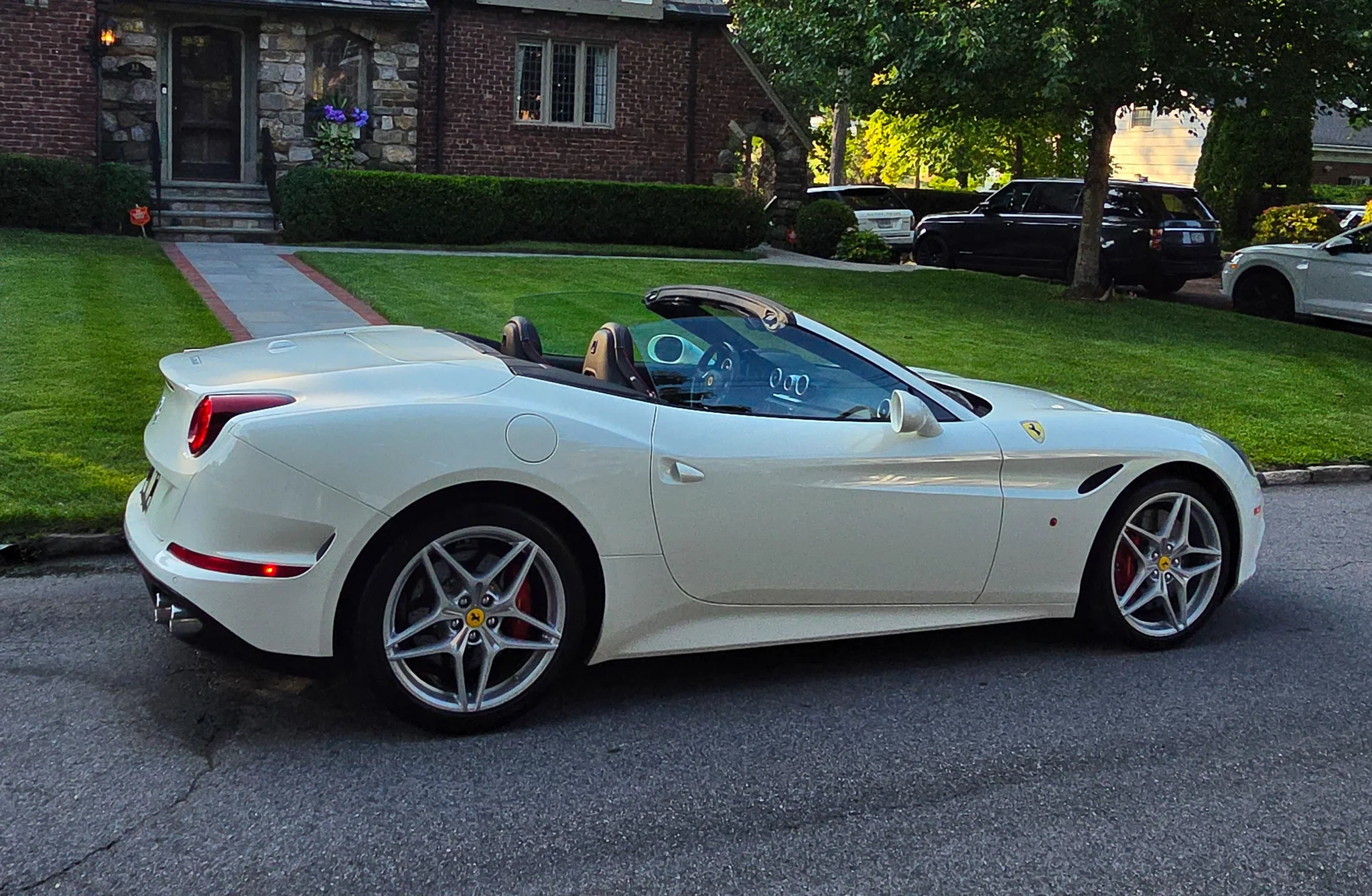 9k-Mile 2016 Ferrari California T photo 2