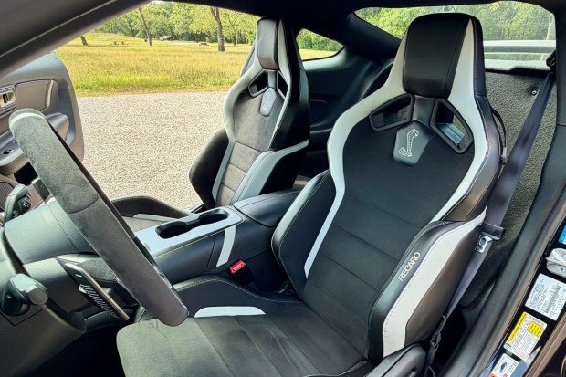 2022 Ford Mustang Shelby GT500 Carbon Fiber Track Pack photo 4
