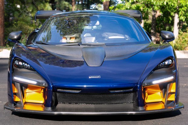 2019 McLaren Senna photo 2