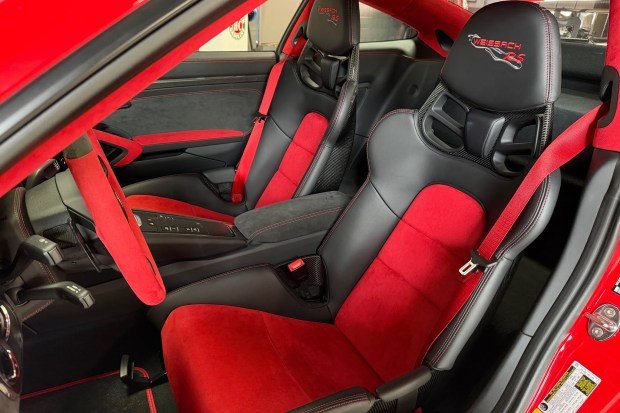 993-Mile 2018 Porsche 911 GT2 RS Weissach photo 4