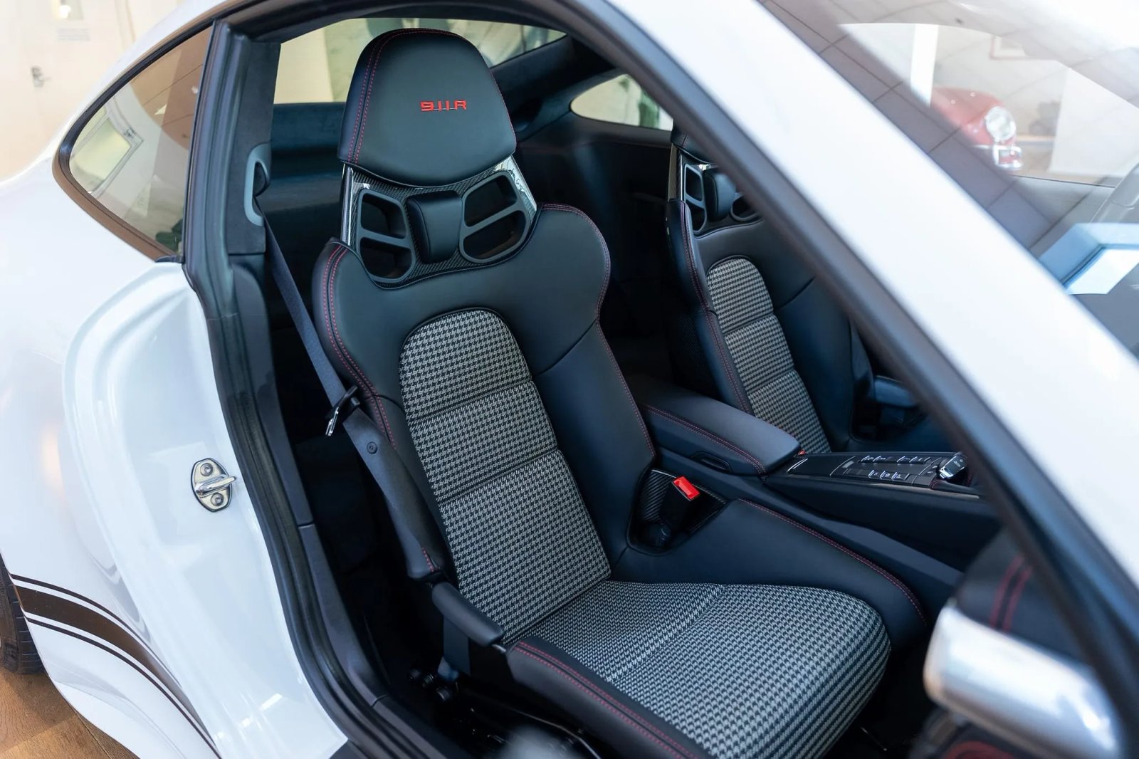 4,700-Mile 2016 Porsche 911 R photo 5
