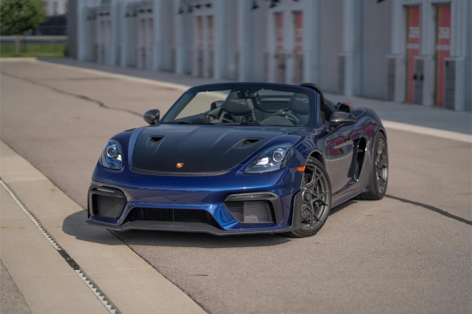 2025 Porsche 718 Spyder RS Weissach photo 7