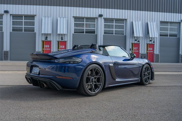 2025 Porsche 718 Spyder RS Weissach photo 2