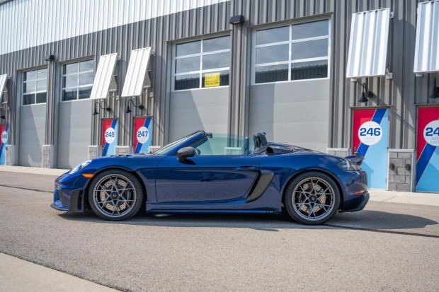 2025 Porsche 718 Spyder RS Weissach photo 3