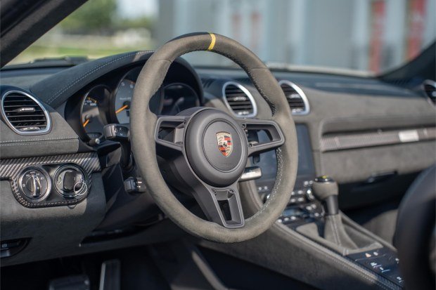 2025 Porsche 718 Spyder RS Weissach photo 5