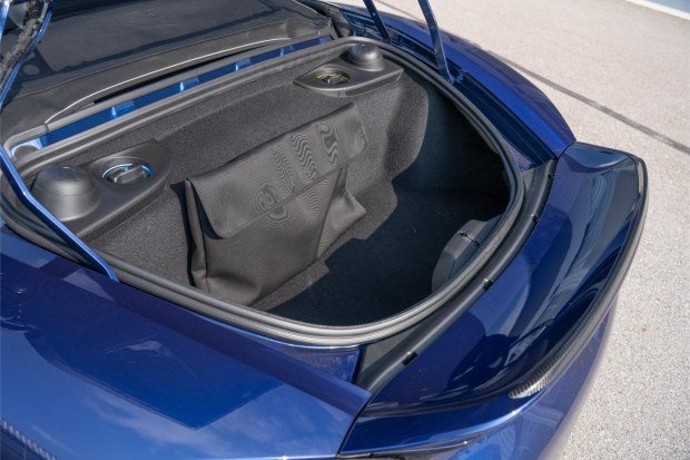 2025 Porsche 718 Spyder RS Weissach photo 6