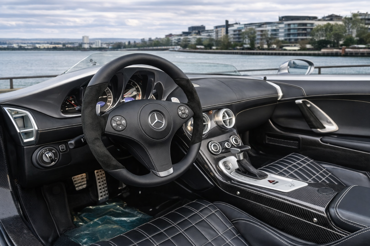 2009 Mercedes-Benz SLR McLaren Stirling Moss photo 4
