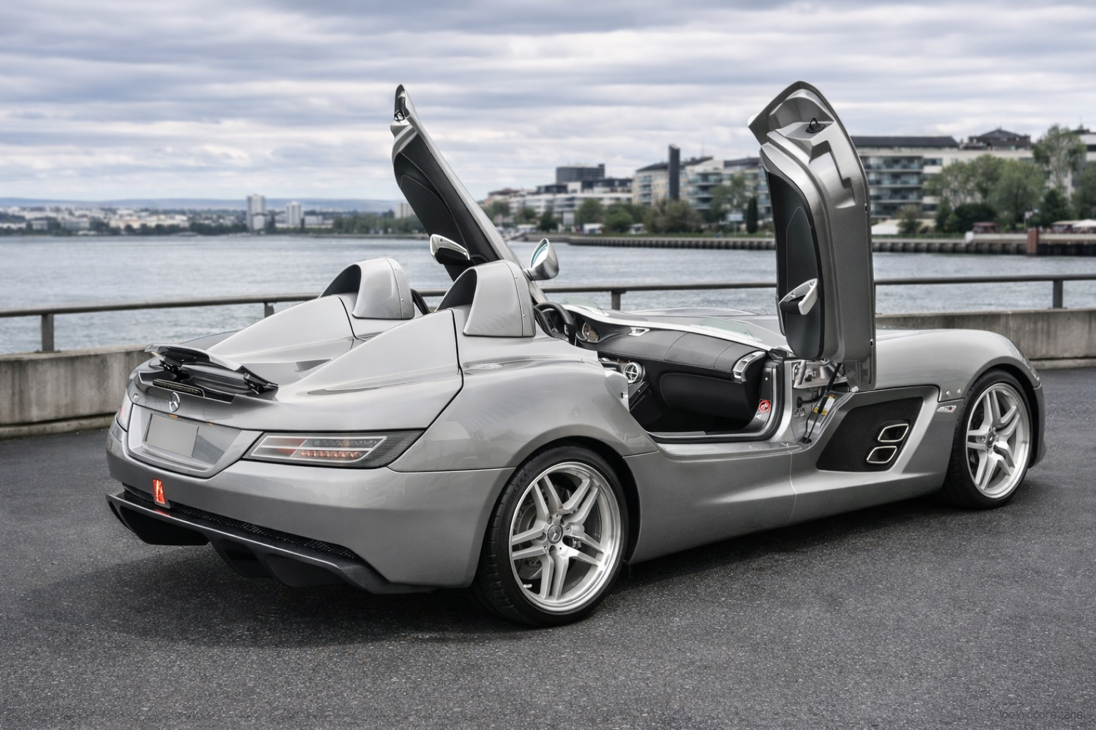 2009 Mercedes-Benz SLR McLaren Stirling Moss photo 6