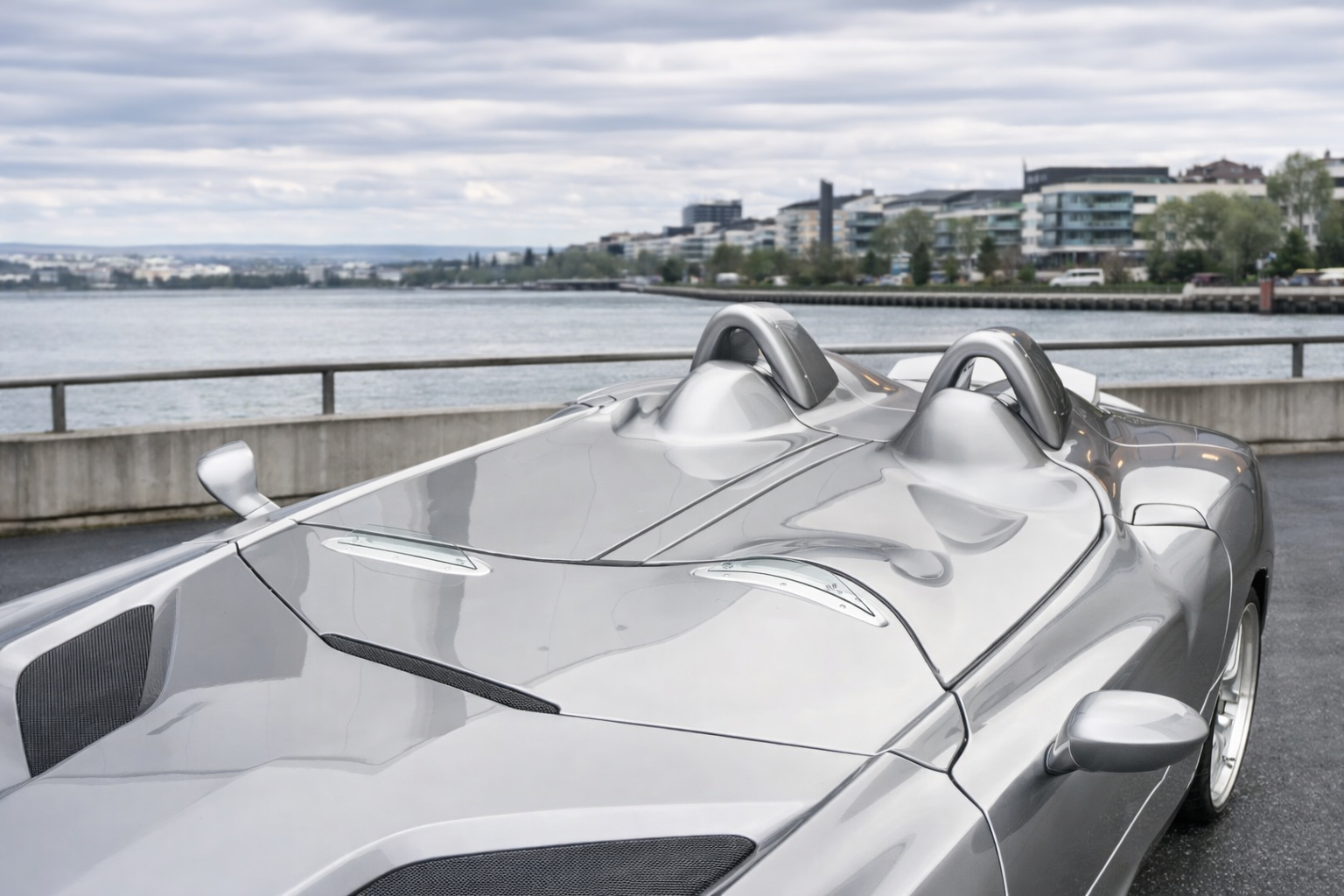 2009 Mercedes-Benz SLR McLaren Stirling Moss photo 3