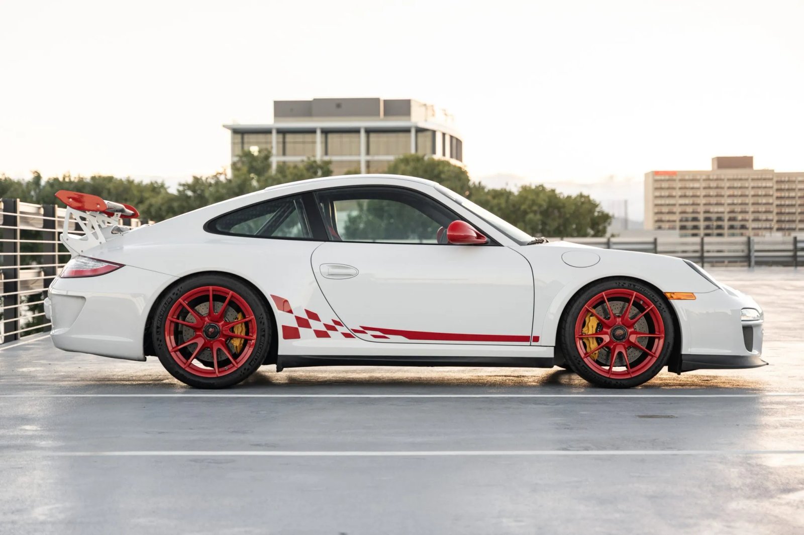 13k-Mile 2011 Porsche 911 GT3 RS photo 3