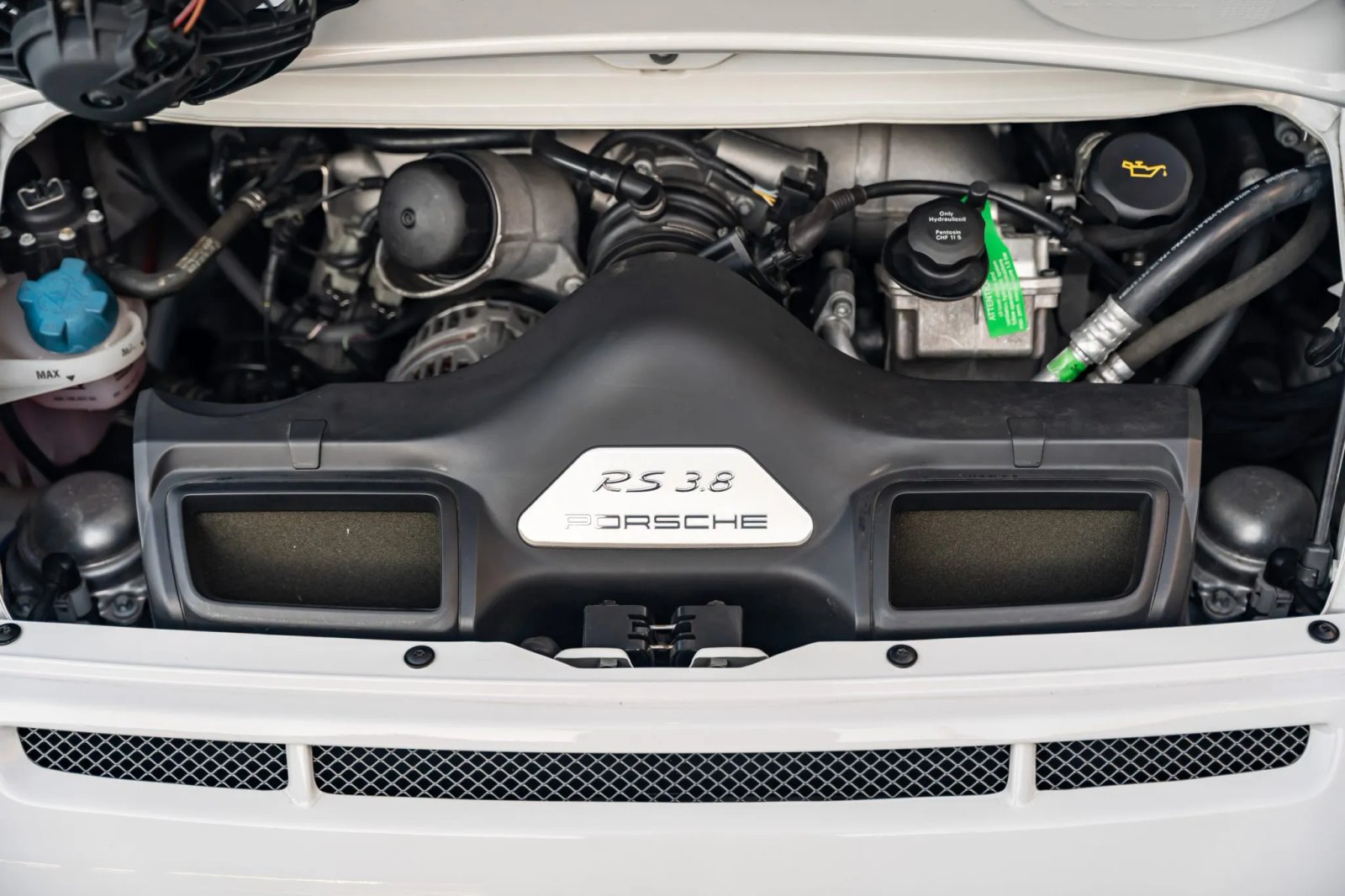 13k-Mile 2011 Porsche 911 GT3 RS photo 6
