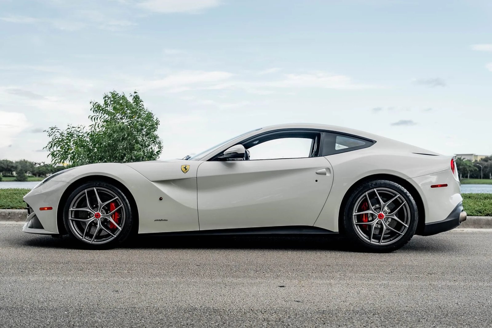 12k-Mile 2017 Ferrari F12berlinetta photo 3