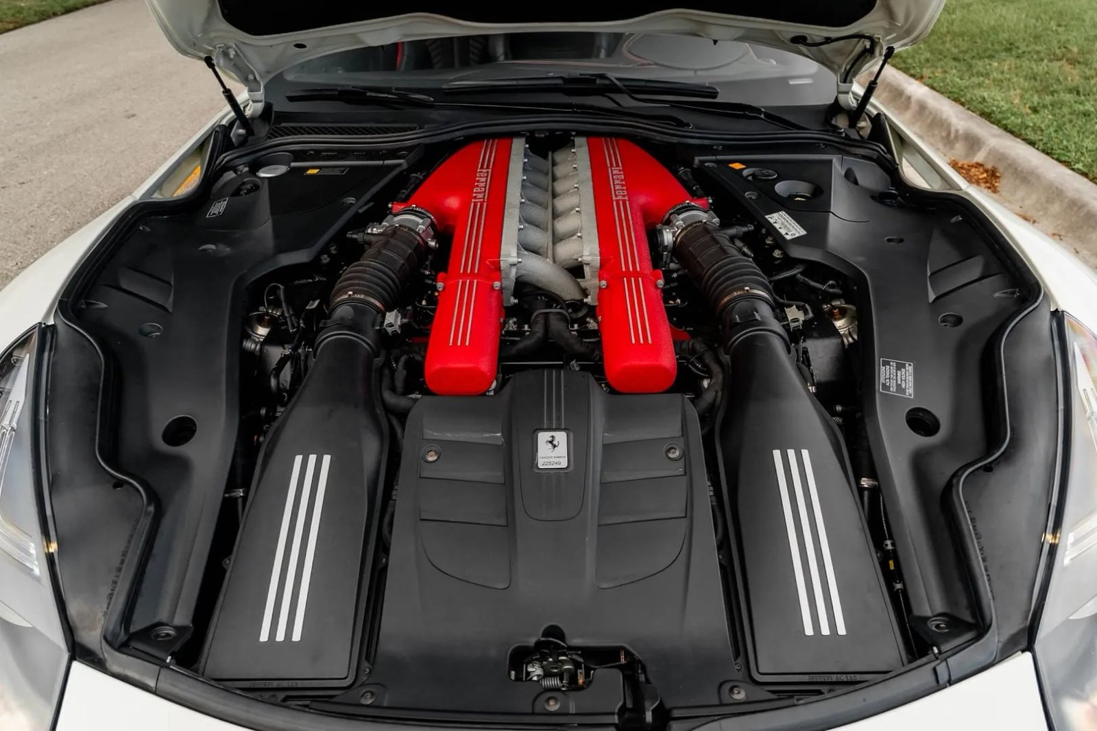 12k-Mile 2017 Ferrari F12berlinetta photo 6