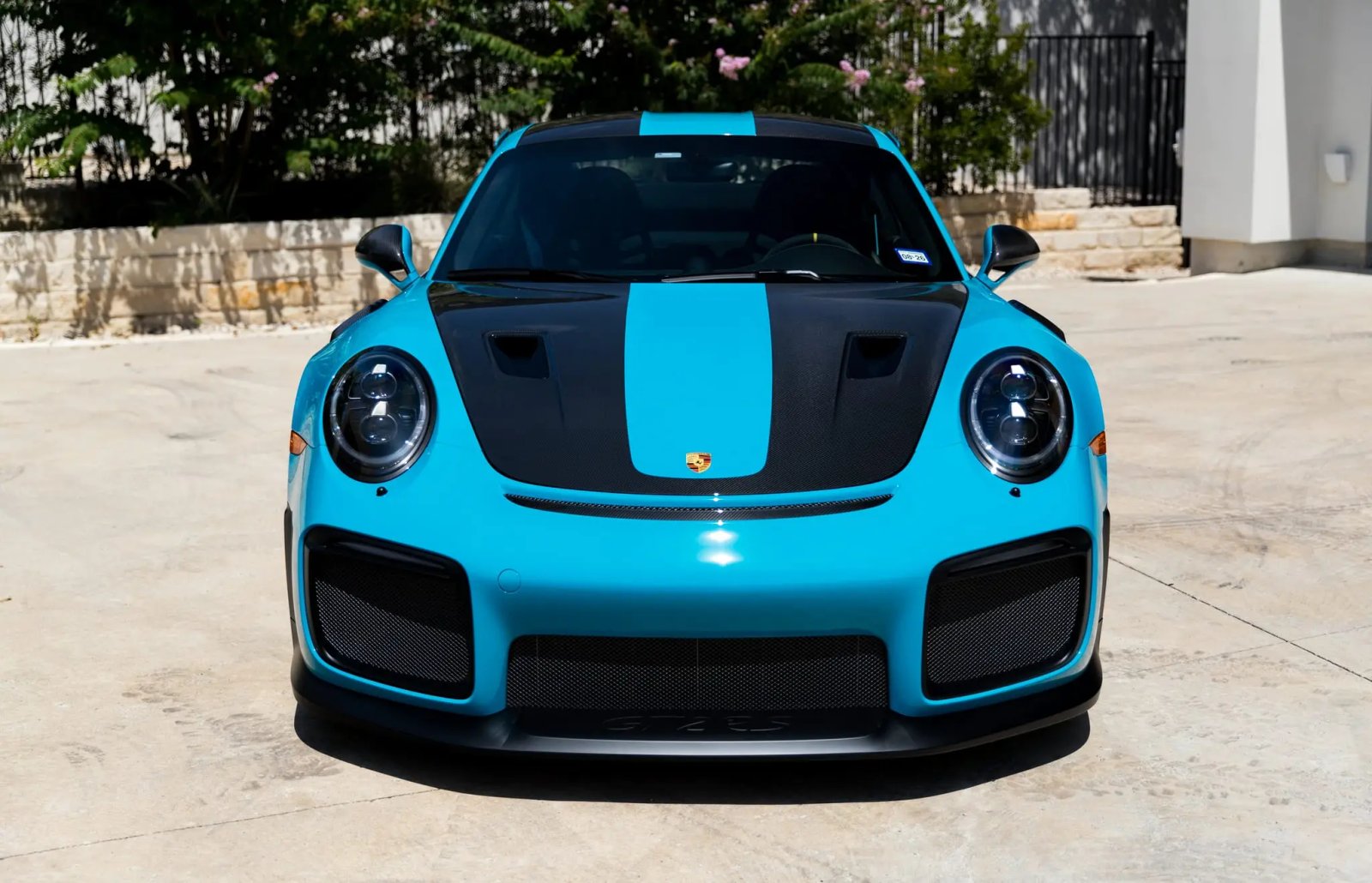 1,300-Mile 2019 Porsche 911 GT2 RS Weissach photo 3