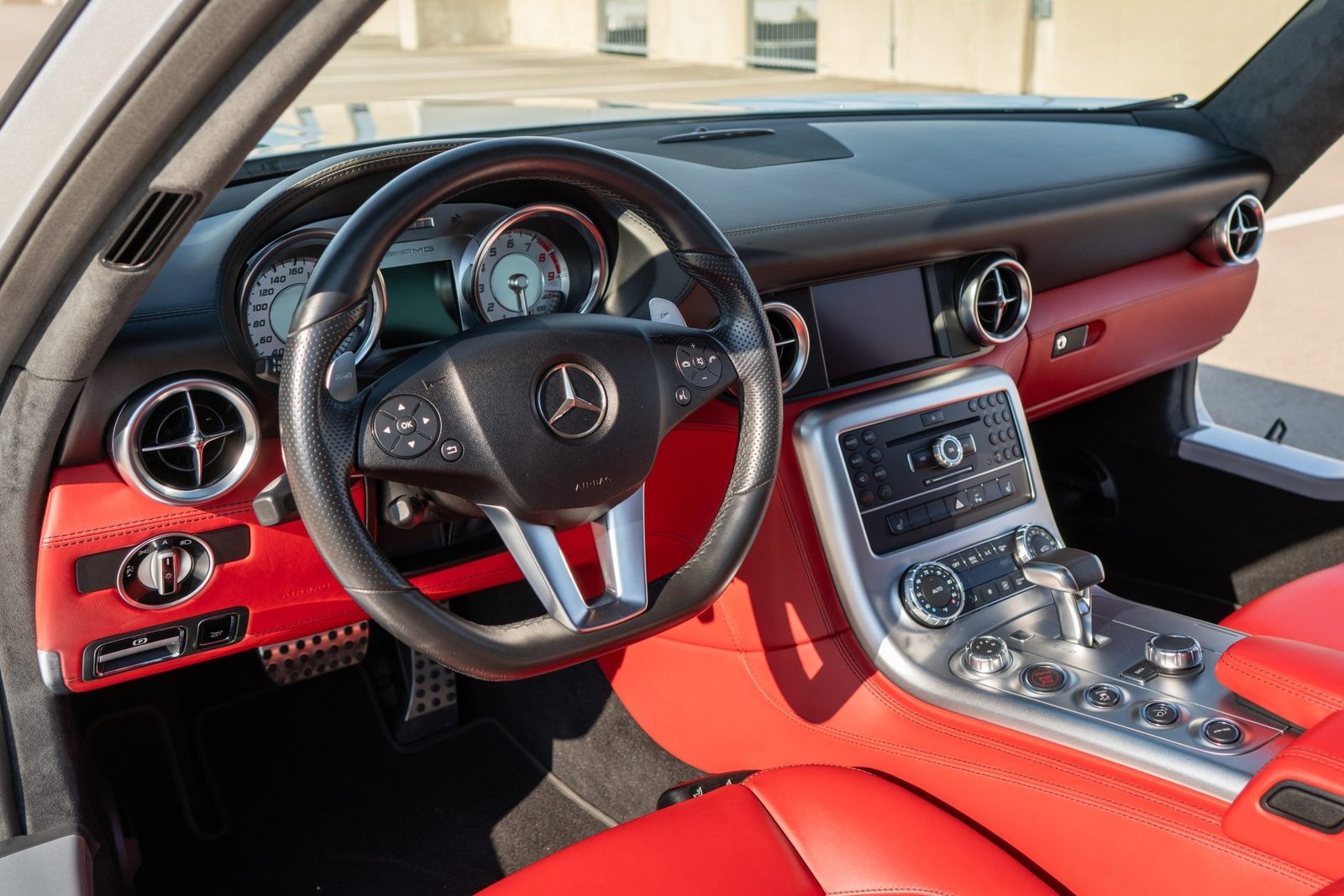 20k-Mile 2011 Mercedes-Benz SLS AMG photo 5