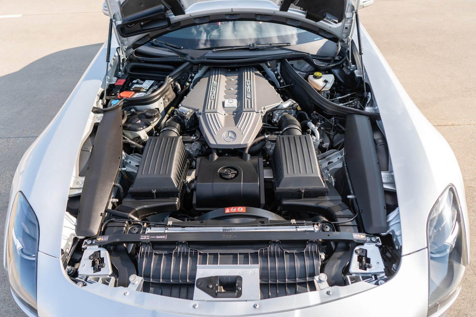 20k-Mile 2011 Mercedes-Benz SLS AMG photo 6