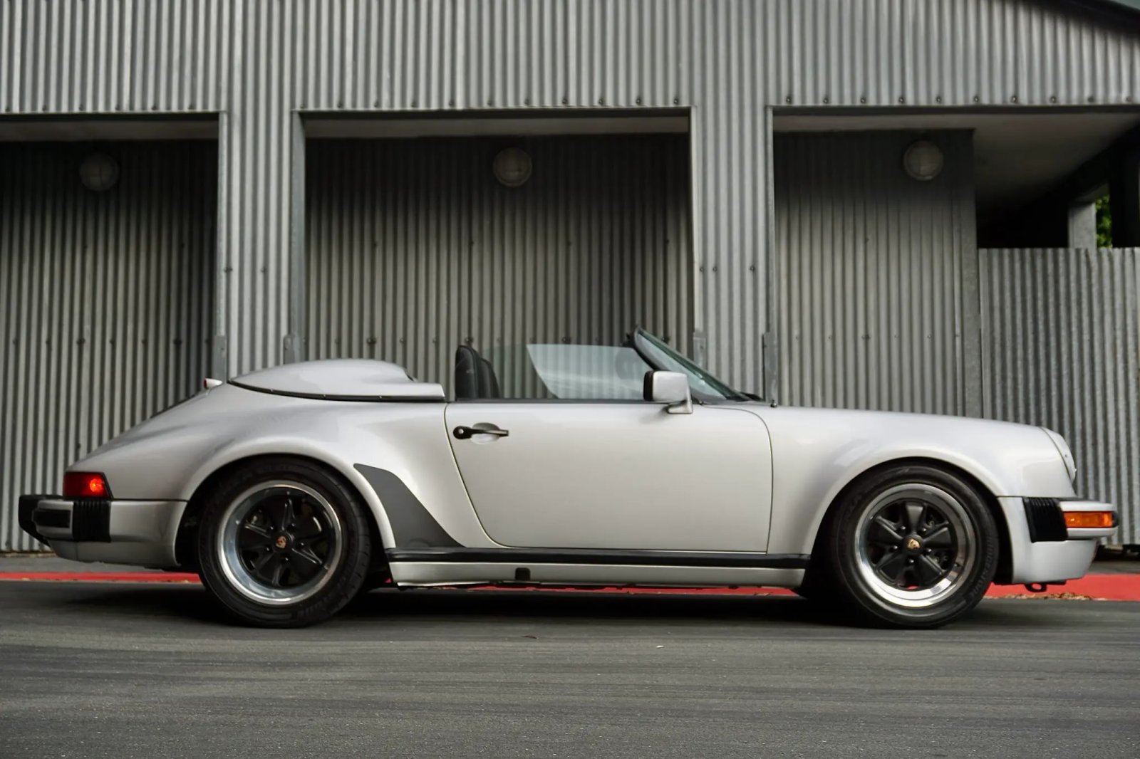 26k-Mile 1989 Porsche 911 Speedster photo 3