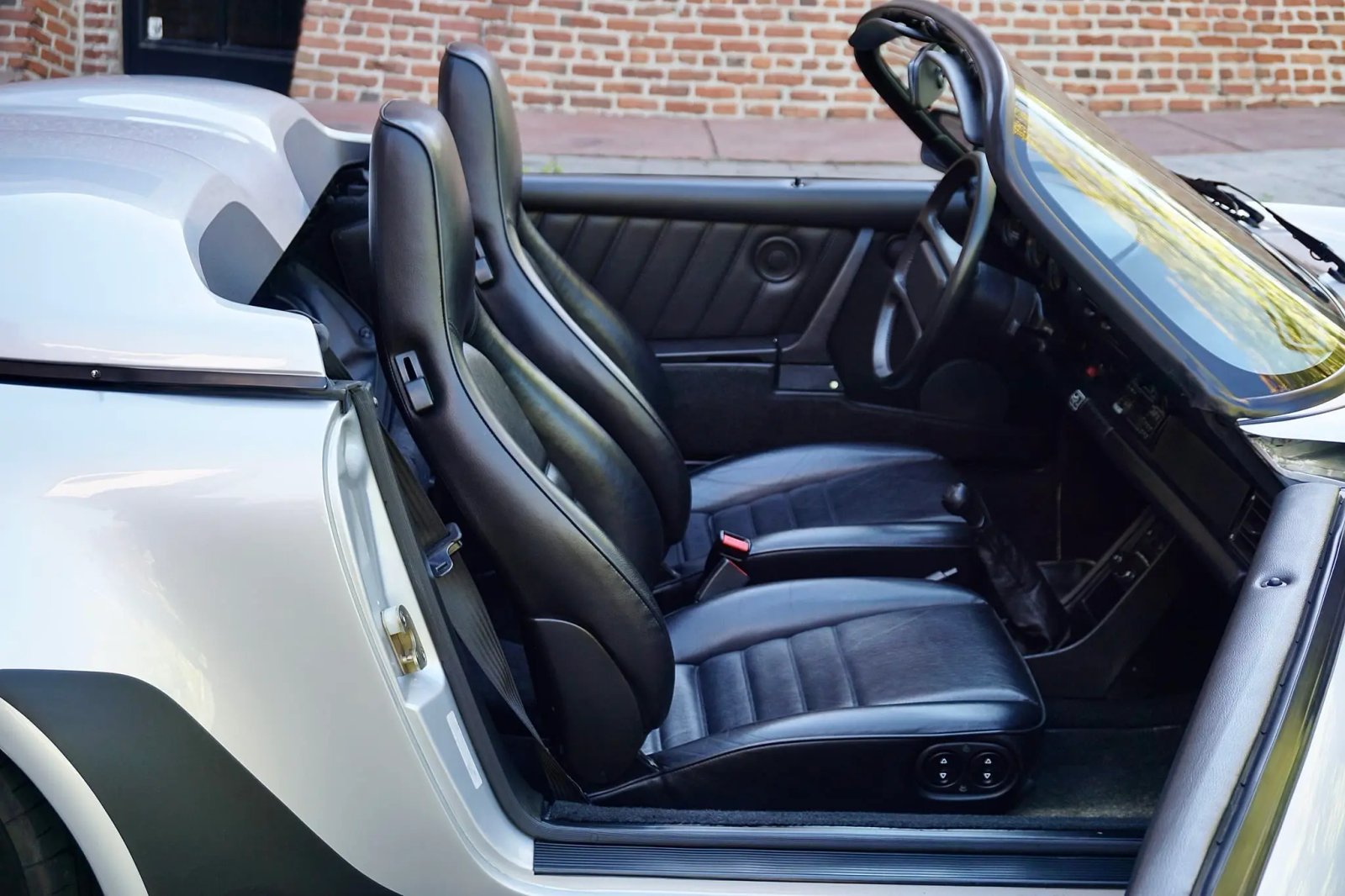 26k-Mile 1989 Porsche 911 Speedster photo 4