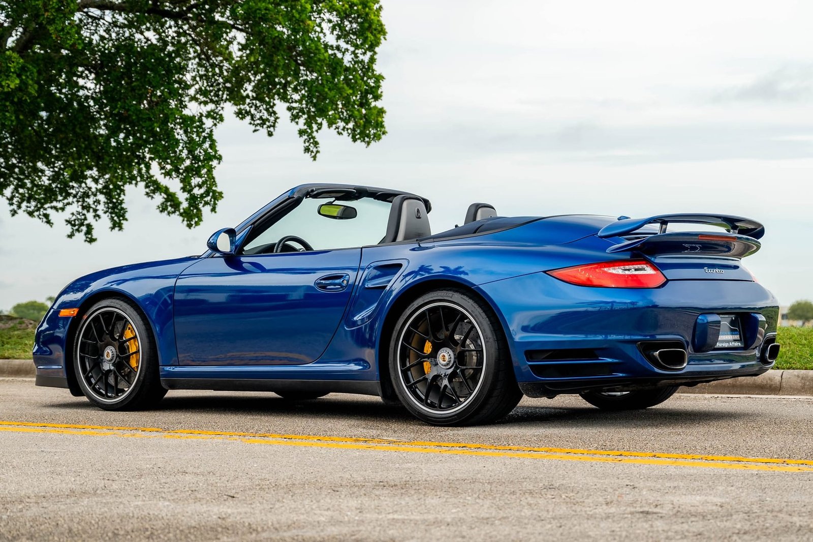25k-Mile 2010 Porsche 911 Turbo Cabriolet 6-Speed photo 2