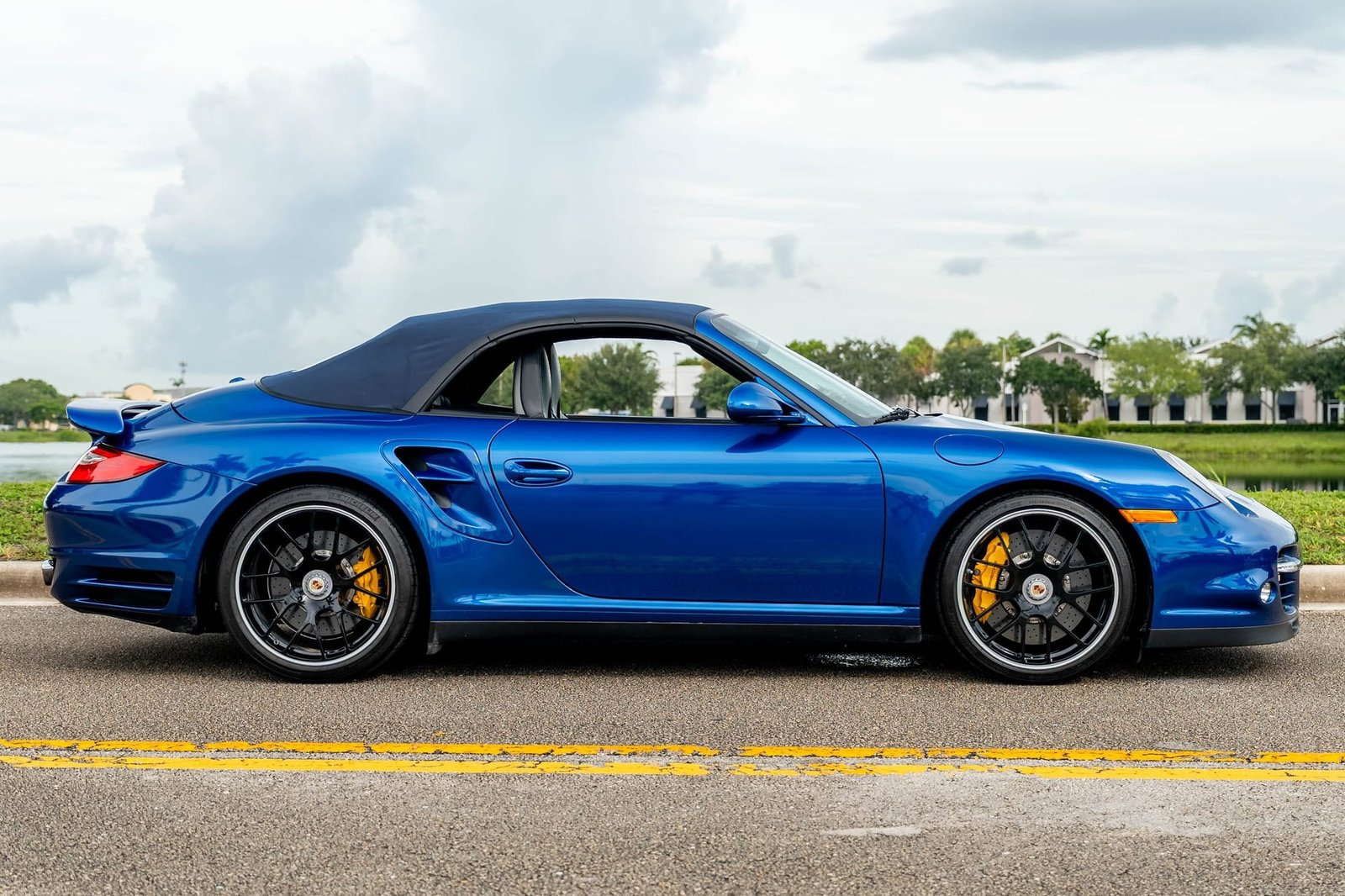 25k-Mile 2010 Porsche 911 Turbo Cabriolet 6-Speed photo 3