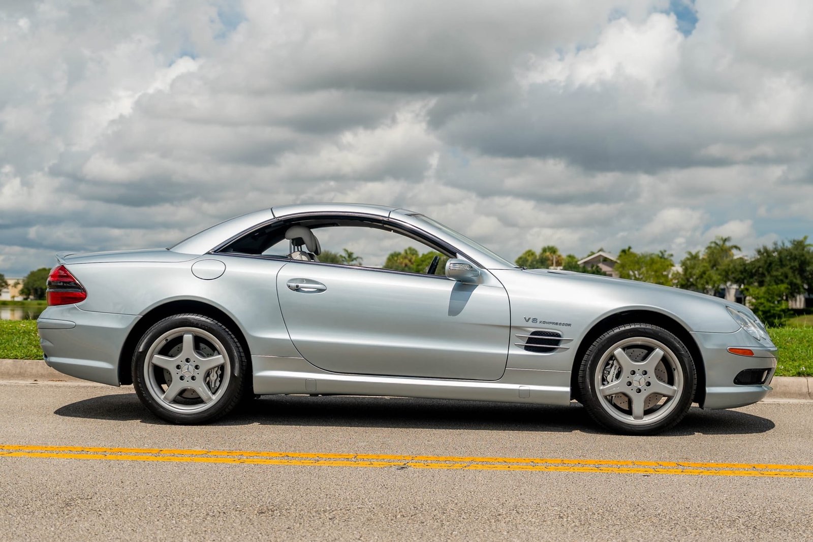 25k-Mile 2005 Mercedes-Benz SL55 AMG photo 3