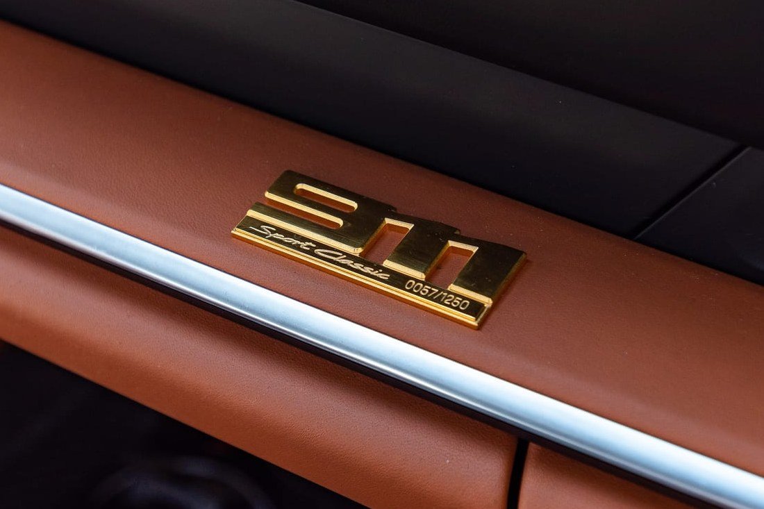 842-Mile Azzuro Thetys Metallic 2023 Porsche 911 Sport Classic photo 6