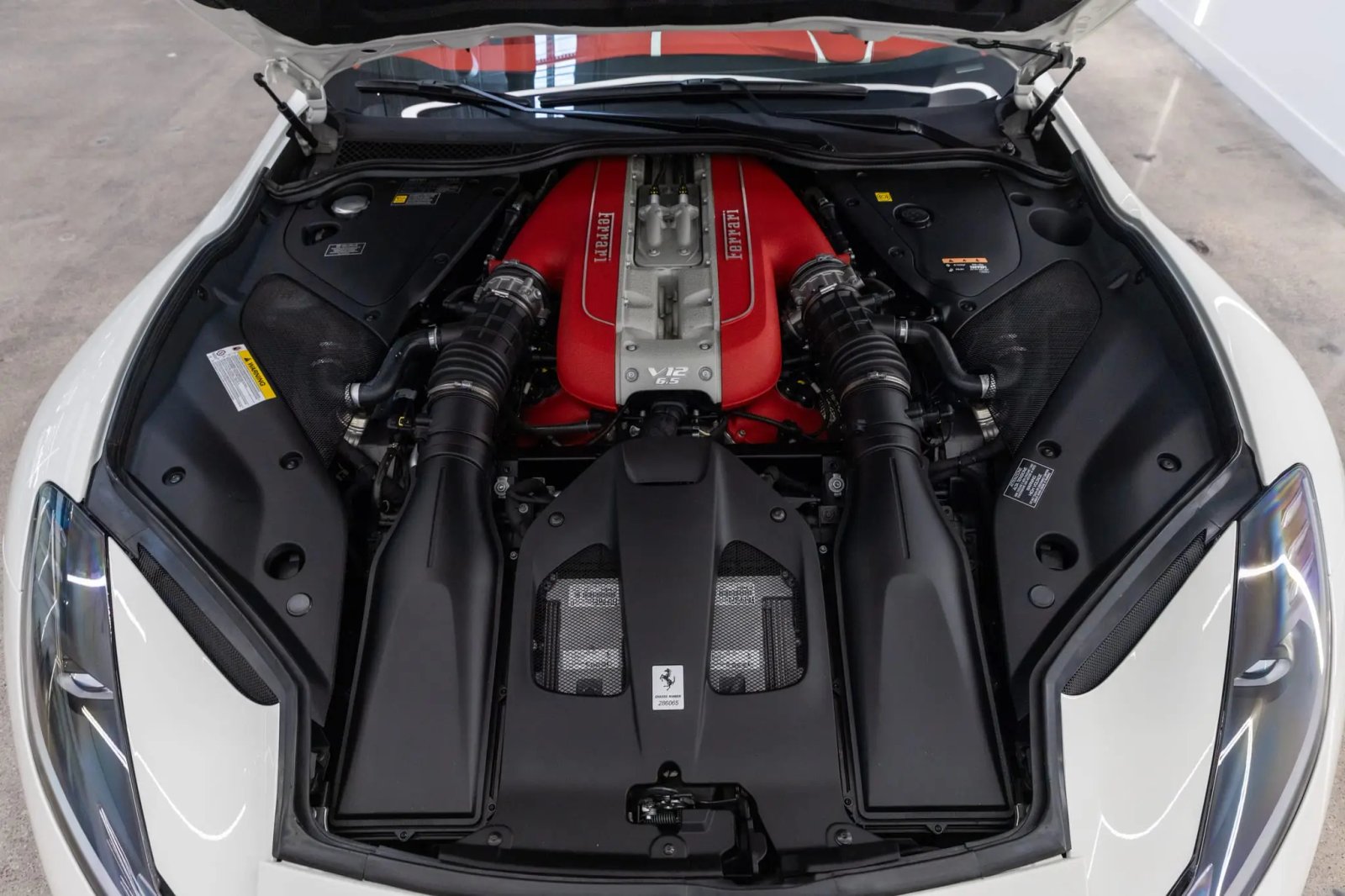 2,200-Mile 2022 Ferrari 812 GTS photo 6