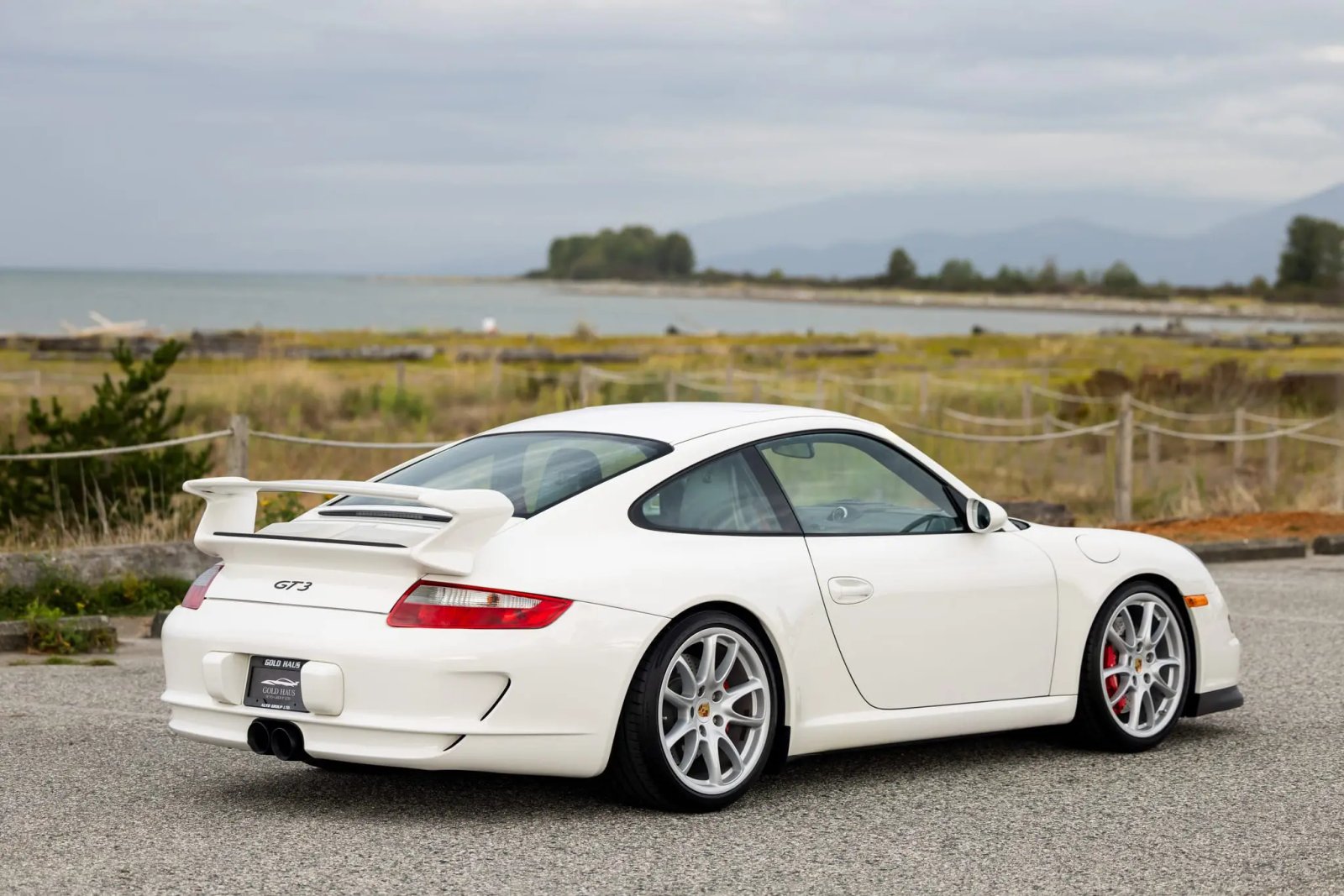 47k-Kilometer 2007 Porsche 911 GT3 photo 2