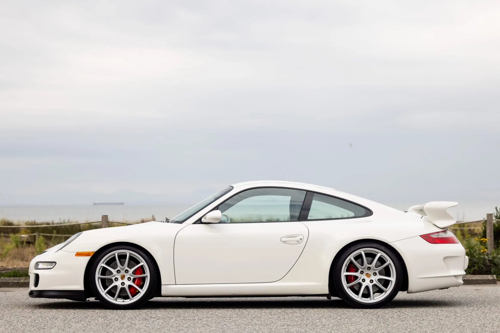 47k-Kilometer 2007 Porsche 911 GT3 photo 3
